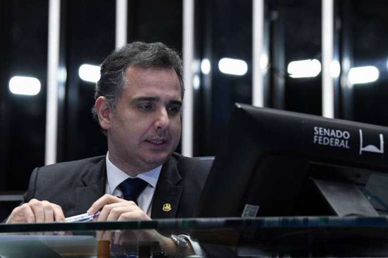 O presidente do Senado, Rodrigo Pacheco (PSD-MG), não fixou prazo para leitura da CPI dos Atos Antidemocráticos na Casa.
