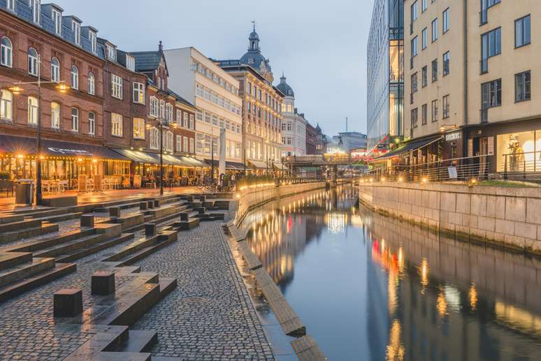 Canal no centro de Aarhus.