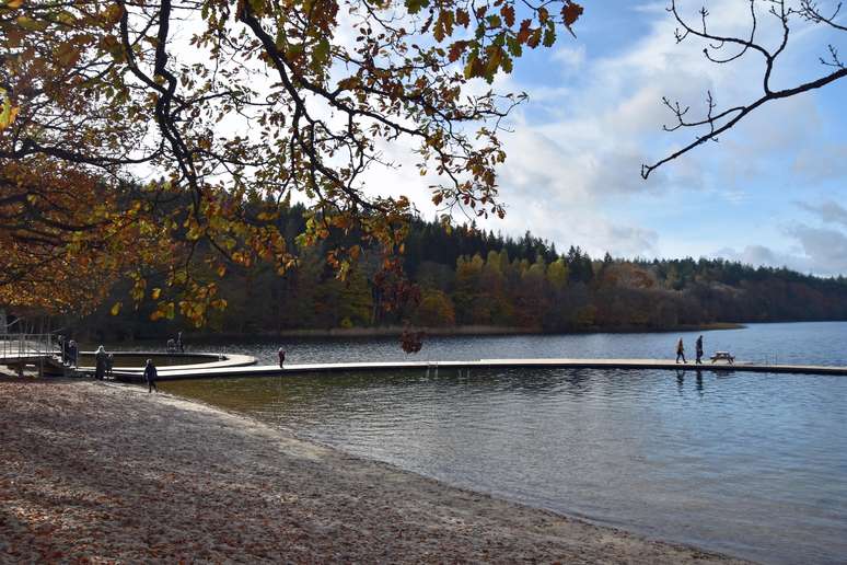 Østre Søbad, um dos lagos com estrutura em Silkeborg, no outono.
