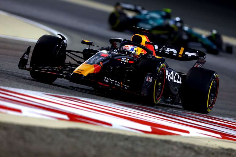 Max Verstappen: favorito com o Red Bull RB19