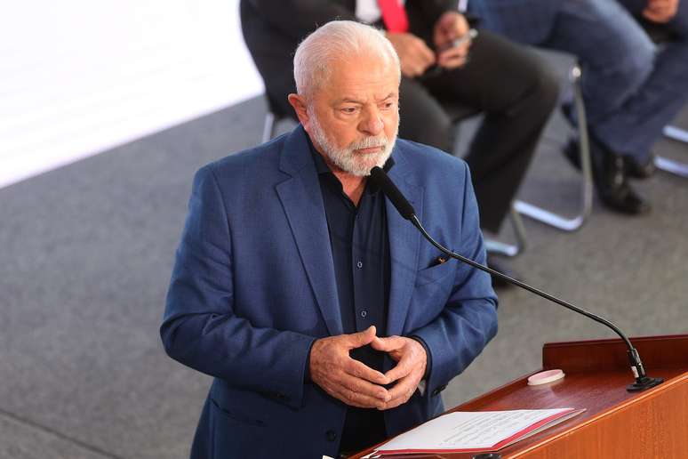 Presidente Luiz Inácio Lula da Silva (PT) afirmou que, em 8 de março, governo irá apresentar uma lei de igualdade salarial de gênero para homens e mulheres que exercem a mesma função