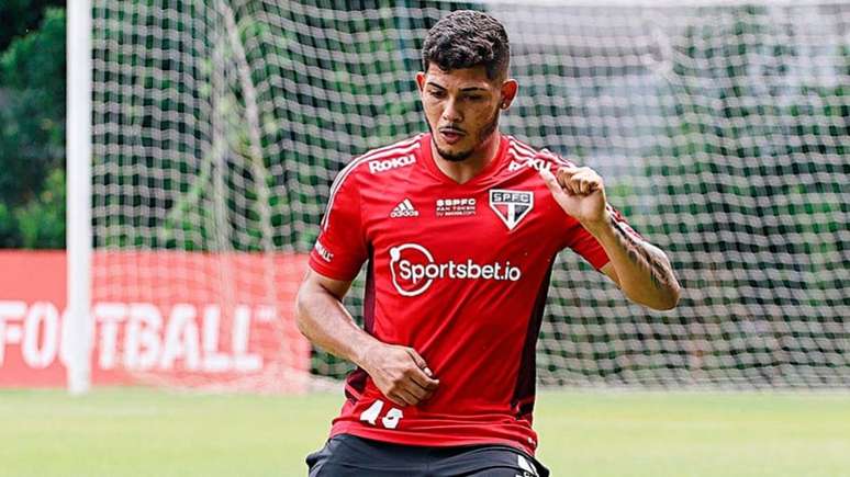 Erison durante trabalhos nesta quarta, no CT da Barra Funda (Foto: Divulgação)