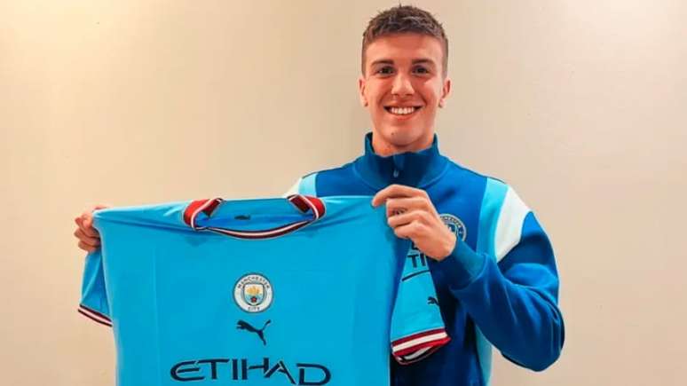 Máximo Perrone foi contratado pelo Manchester City em janeiro (Divulgação Manchester City)