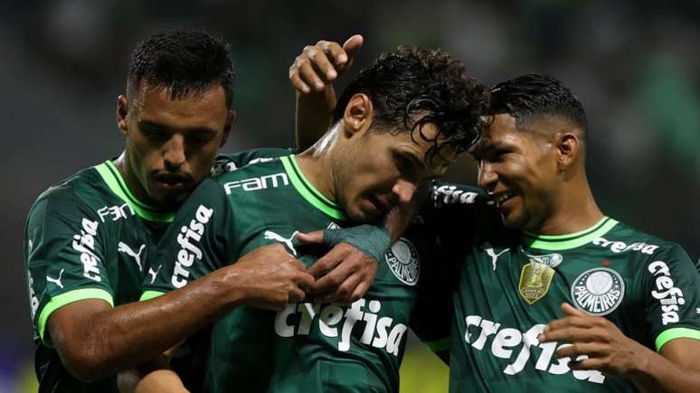 Raphael Veiga of Palmeiras and Gabriel Menino of Palmeiras look