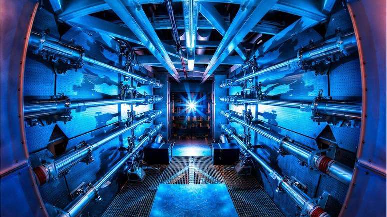 A National Ignition Facility na Califórnia abriga o laser mais poderoso do mundo