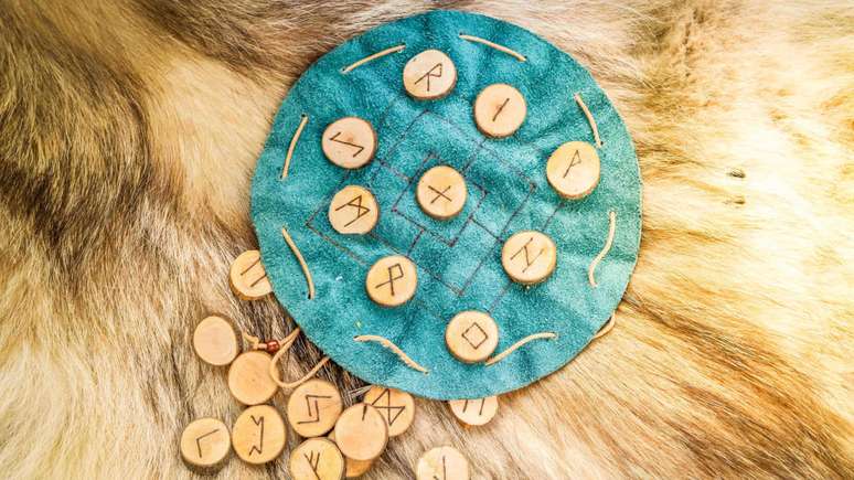 Check out the rune love predictions for each March sign