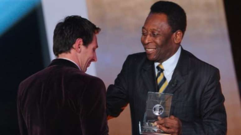 Encontro de Pelé e Messi em premiação da Fifa anos atrás (Foto: Franck FIFE / AFP)