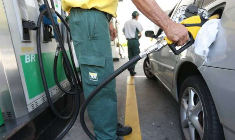 IPCA-15: prévia da inflação fica em 0,69% em março, puxada pela gasolina