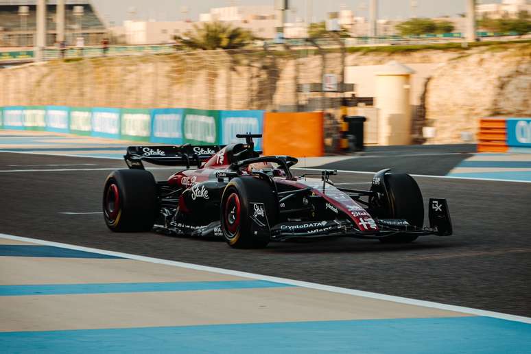 Bottas testa o C43 no Barein