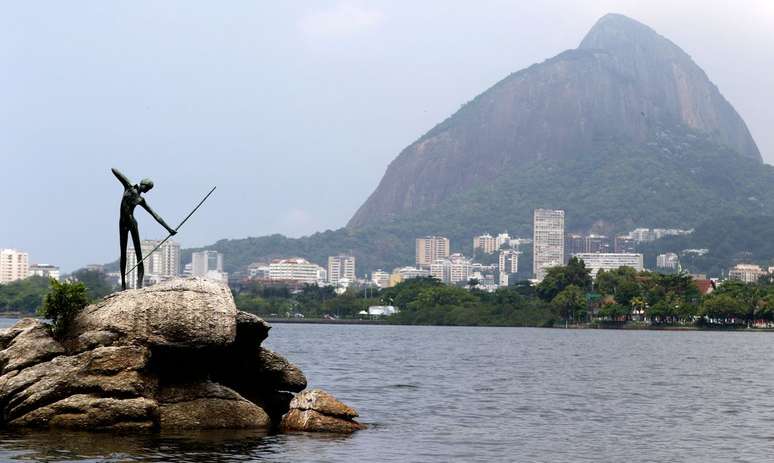 A estátua do Curumim, na Lagoa Rodrigo de Freitas, é a única referência da presença pré-colonial dos tamoios (sem nenhum tipo de placa informativa)