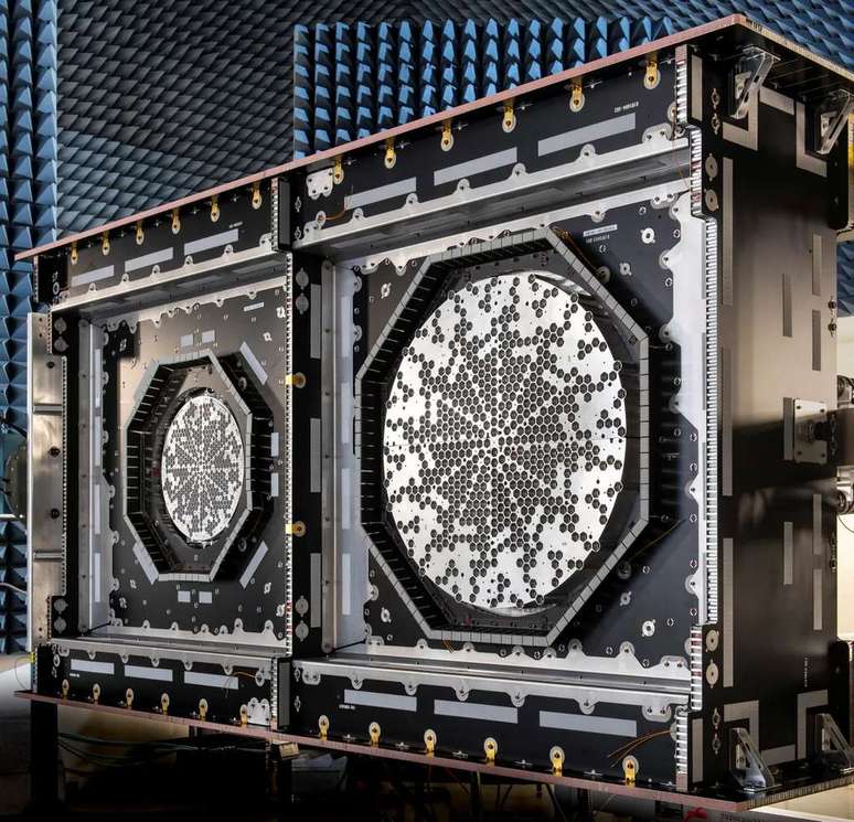 O3b mPOWER satellites during launch preparations (Image credit: Reproduction/Boeing)