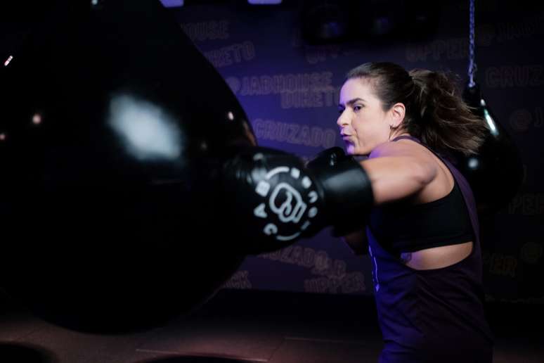 Pronta para fazer a aula de boxe de Jab House?
