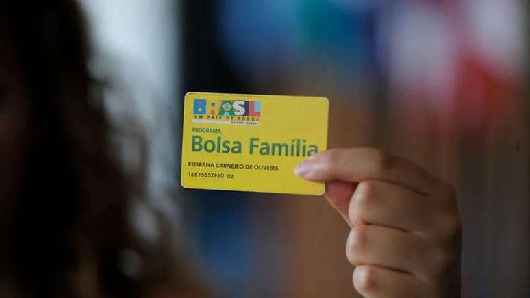 O programa social de complementação de renda, voltou a ser chamado Bolsa Família no início deste ano