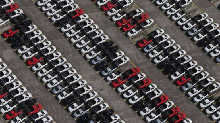 Em fevereiro de 2023, quase 130 mil veículos foram vendidos, entre carros de passeio, utilitários leves, caminhões e ônibus