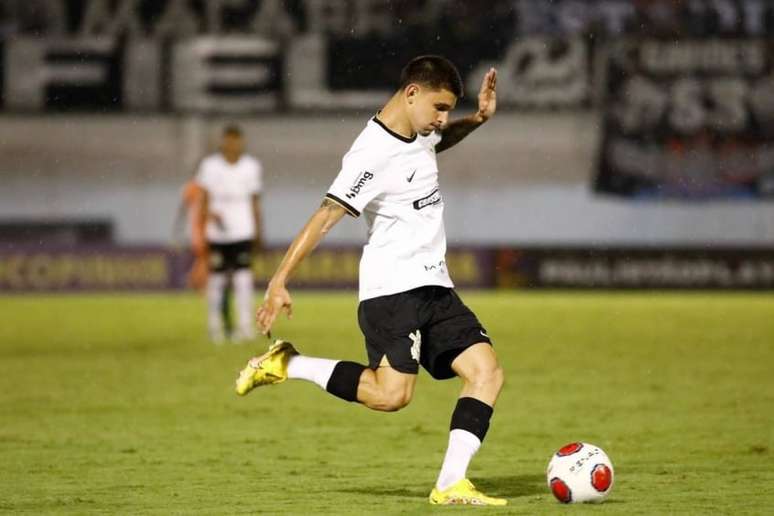 Recuperado, Léo Mana se coloca à disposição para estreia do Corinthians no Brasileirão Sub-20