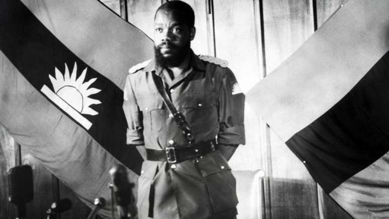 O coronel Odumegwu Emeka Ojukwu liderou a rep&uacute;blica separatista de Biafra durante tr&ecirc;s anos de guerra civil