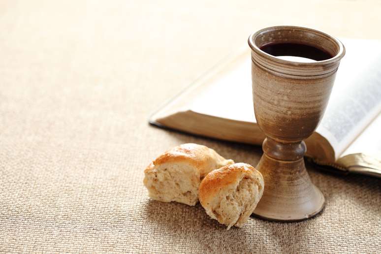 O pão e o vinho são os símbolos do amor de Cristo pelos seus