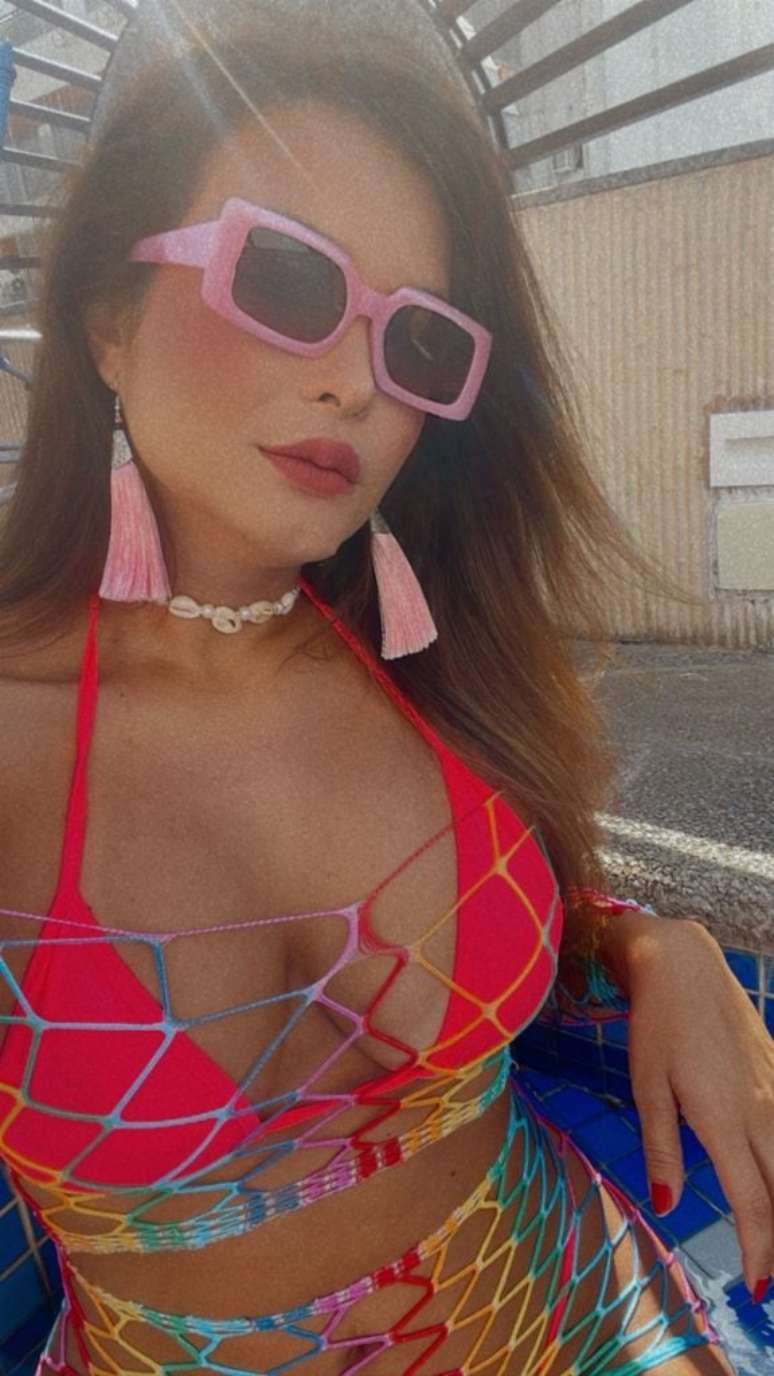 Geisy Arruda shows off her body when wearing a revealing look