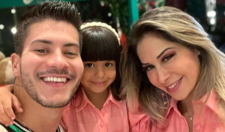 Maíra Cardi divide opiniões ao gravar vídeo de Sophia indo para a casa do pai.