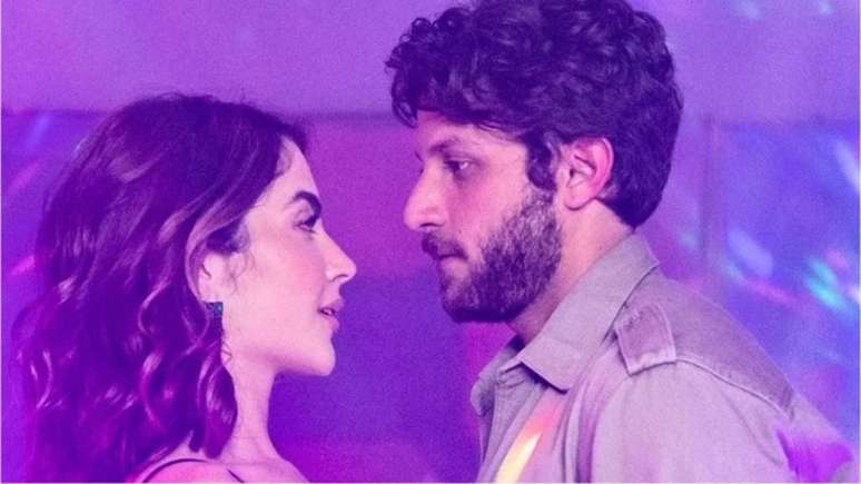 Chiara (Jade Picon) e Ari (Chay Suede) em Travessia. Reprodu&ccedil;&atilde;o/Globo