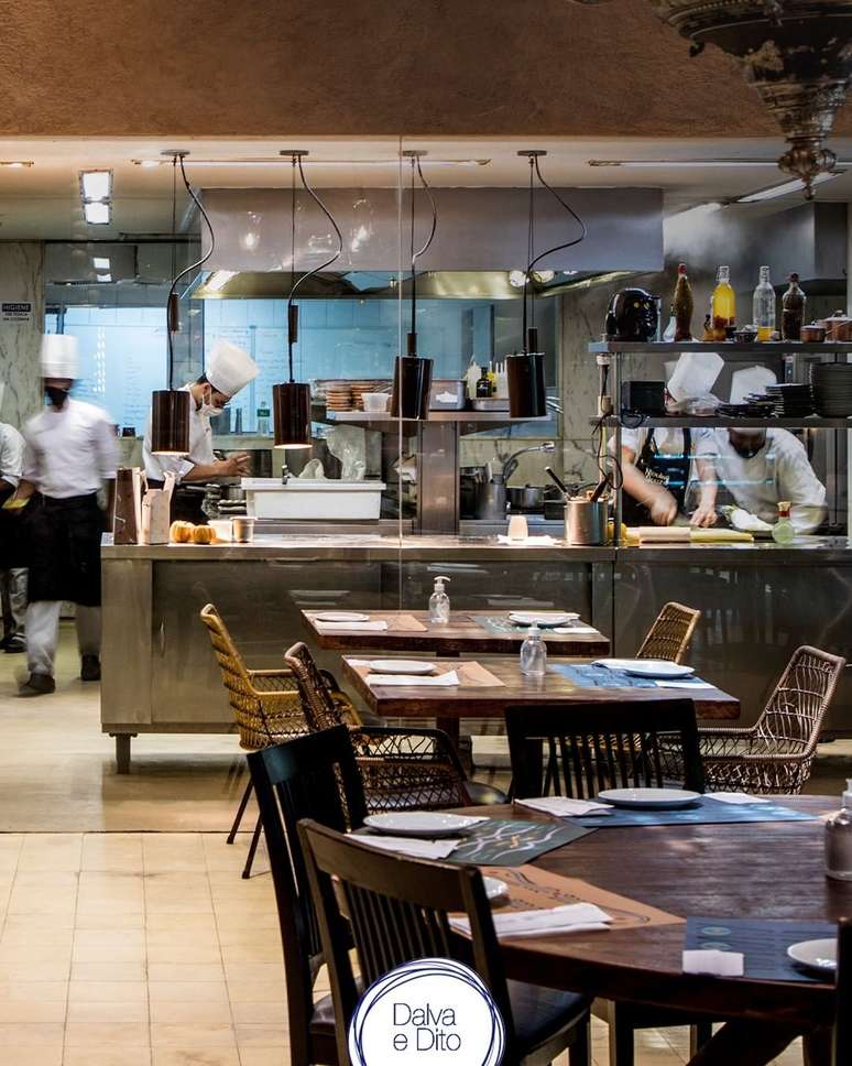 Chefs organize dinner for rain victims on the coast of SP
