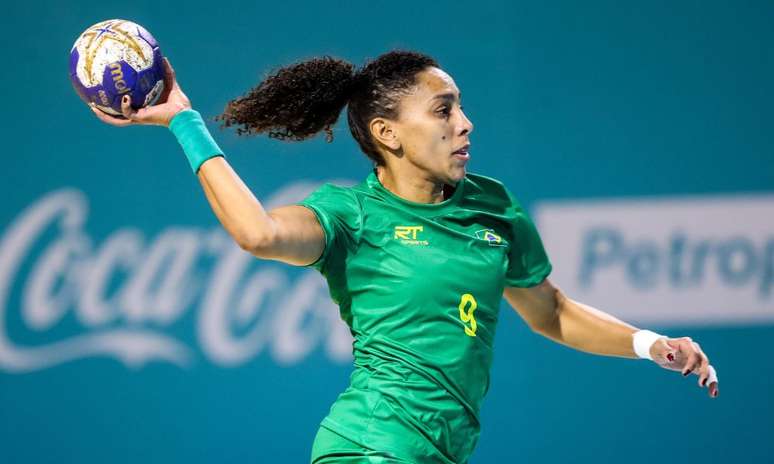 Ana Paula, da Sele&ccedil;&atilde;o feminina de handebol