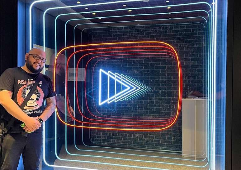 Influencer PH Santos tem mais de 470 mil inscritos no YouTube