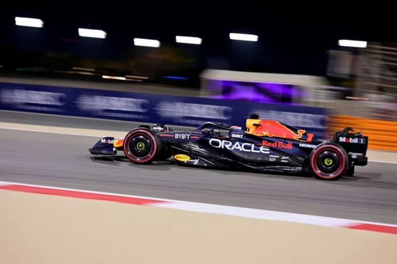 Verstappen ficou com a Pole Position no Bahrein (Foto: ANDREJ ISAKOVIC / AFP)