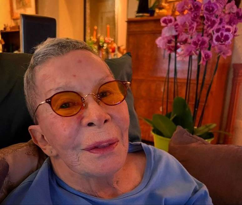 Rita Lee is discharged and is already at home