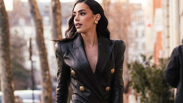 In lingerie, Bruna Biancardi takes to the streets of Paris when she shows off her flat stomach