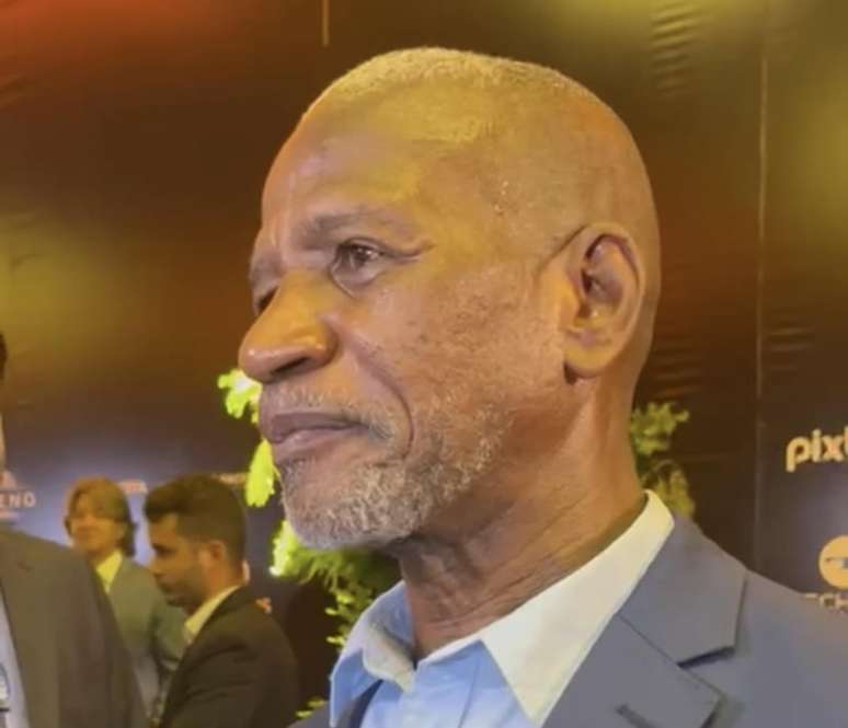 Adílio marca presença em festa de Zico e se mostra confiante com títulos do Flamengo em 2023