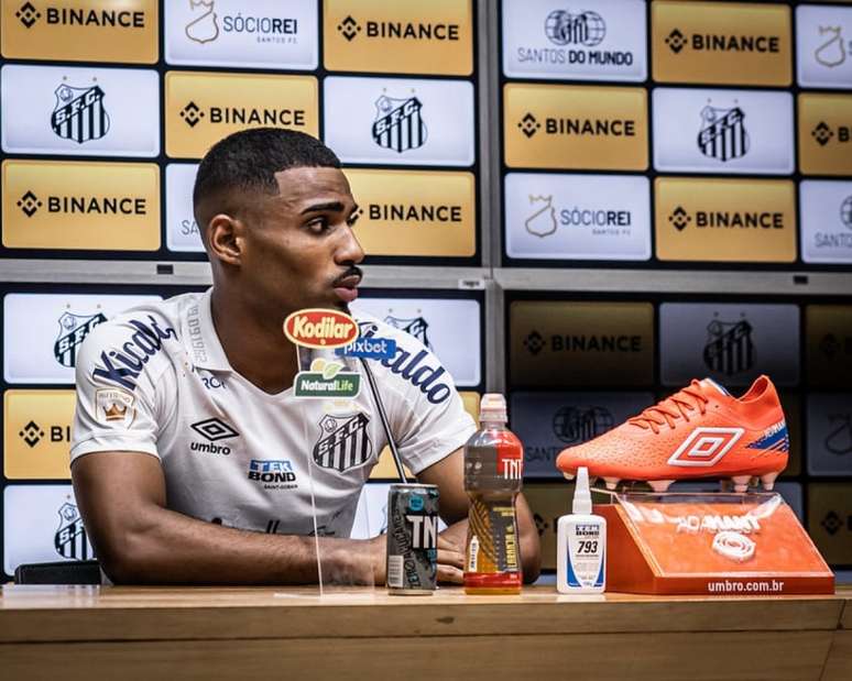 Joaquim se diz adaptado no Alvinegro (Foto: Raul Baretta / Santos FC)