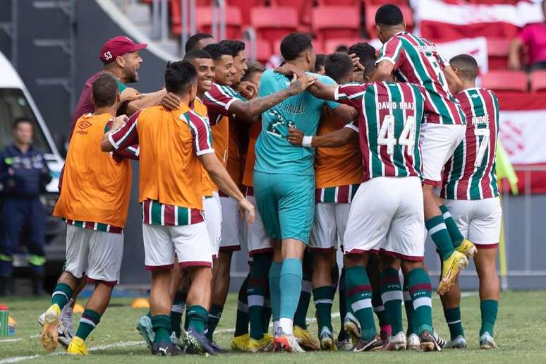 A Gazeta  Fluminense goleia o Volta Redonda e se garante na final do  Carioca