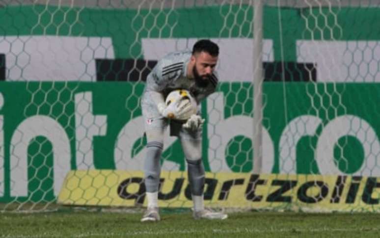 Jandrei foi liberado pelo DM e dias depois foi constatada uma fratura na região lombar (Foto: Rubens Chiri/São Paulo FC)