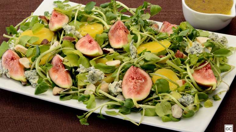 Salada de agrião com mandioquinha e figo