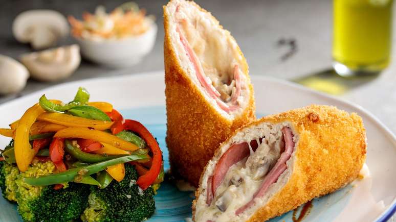 O cordon bleu é uma ótima receita para deixar o almoço mais chique -