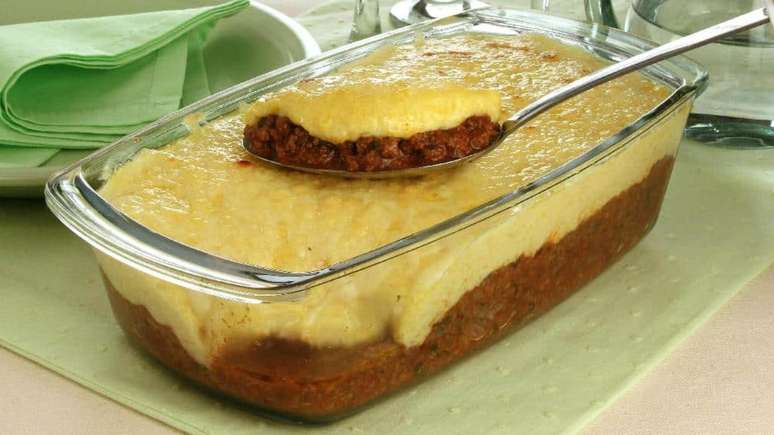 Escondido de mandioquinha e carne