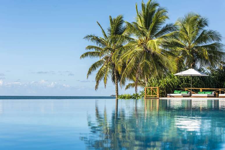 &Eacute;den: a piscina de borda infinita exclusiva para adultos.