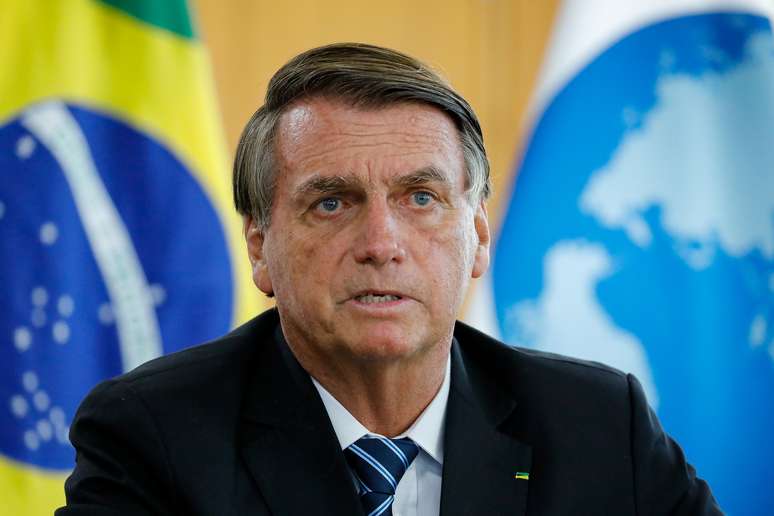 TCU estuda pedir a devolução de estojo de joias que ficou com Bolsonaro