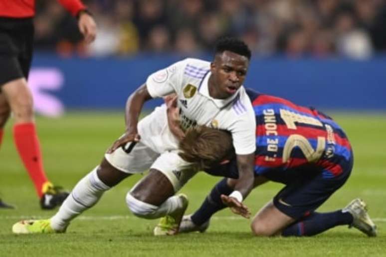 Vini Jr escaped the red card against Barcelona (OSCAR DEL POZO/AFP) Vini Jr escaped the red card against Barcelona (OSCAR DEL POZO/AFP)