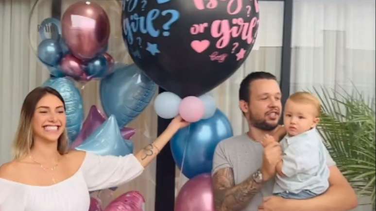 Bruno, from KLB, prepares a revelation tea for the second pregnancy and says the baby’s name: “The happiest parents in this world”