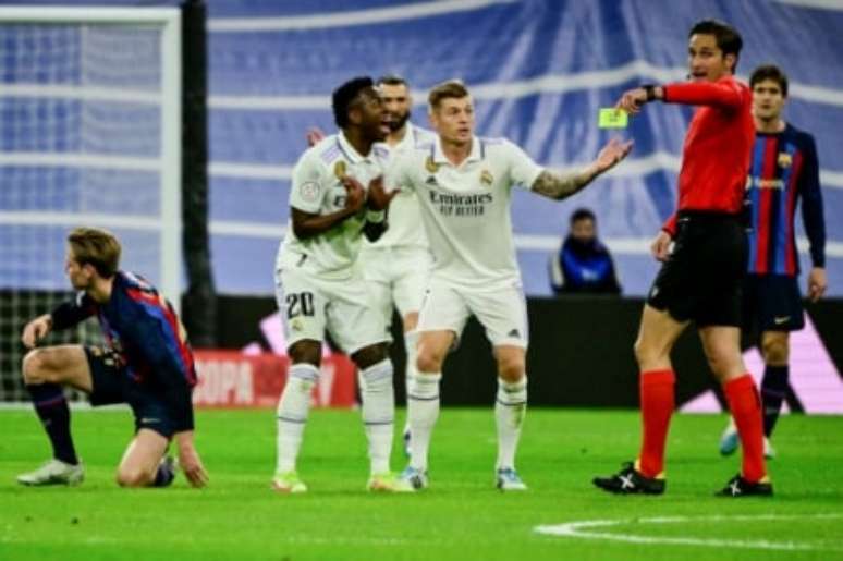 Vini Jr was booked in the derby against Barcelona (JAVIER SORIANO/AFP) Vini Jr was booked in the derby against Barcelona (JAVIER SORIANO/AFP)