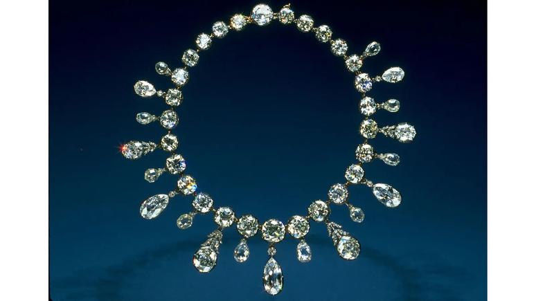 O delicado colar de diamantes que Napole&atilde;o deu de presente &agrave; sua segunda esposa, Maria Lu&iacute;sa, continha originalmente 234 diamantes