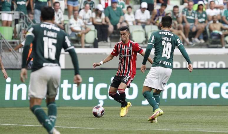 Pedrinho durante jogo contra o Palmeiras, pelo Paulistão (Foto: Rubens Chiri/São Paulo FC)