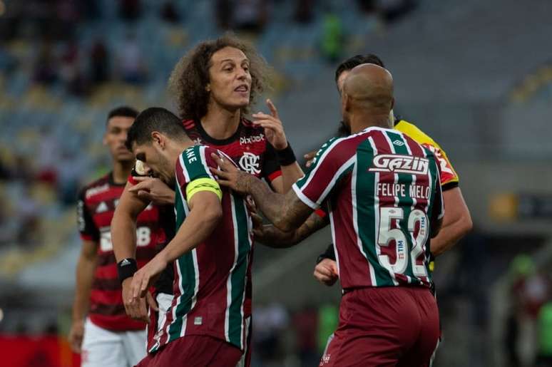 Flamengo e Fluminense decidem o título carioca na noite deste