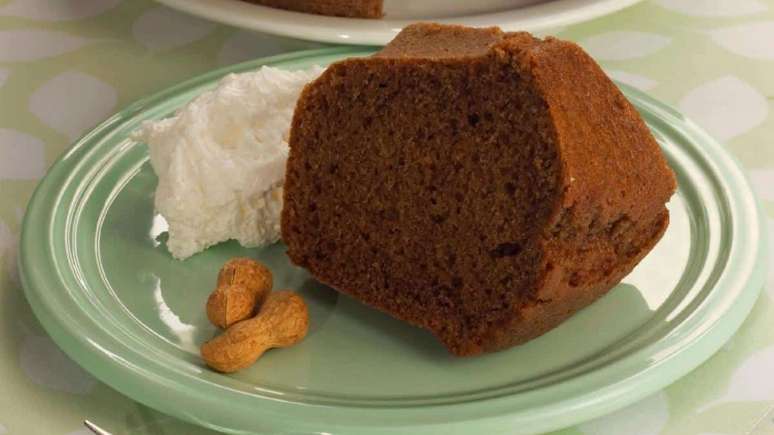Bolo de amendoim com chocolate