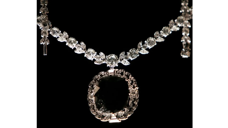 O diamante negro Orlov foi considerado 'amaldi&ccedil;oado' e apontado como a causa da morte dos seus propriet&aacute;rios
