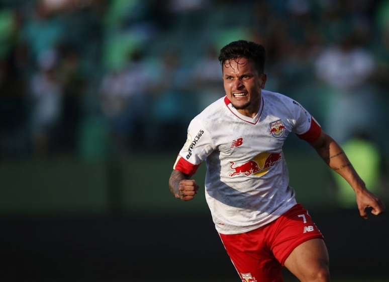 Artur sai do Bragantino como o maior artilheiro da era Red Bull