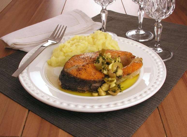 Salm&atilde;o ao molho de champignon