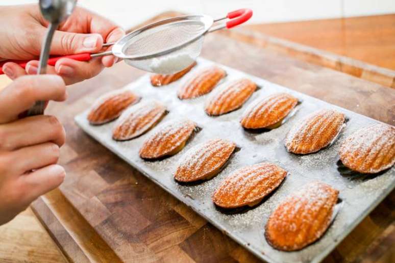 As madeleines foram criadas por uma camponesa. Os doces conquistaram um duque franc&ecirc;s em 1755